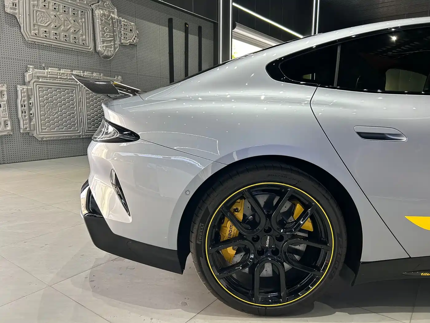 XIAOMI CAR XIAOMI SU7 ULTRA