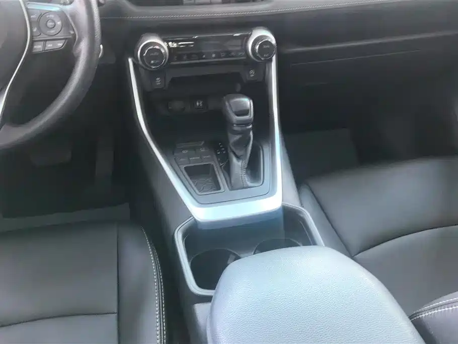Toyota RAV4 Rongfang 2020 2.0L CVT 2WD Trend Edition фото 16