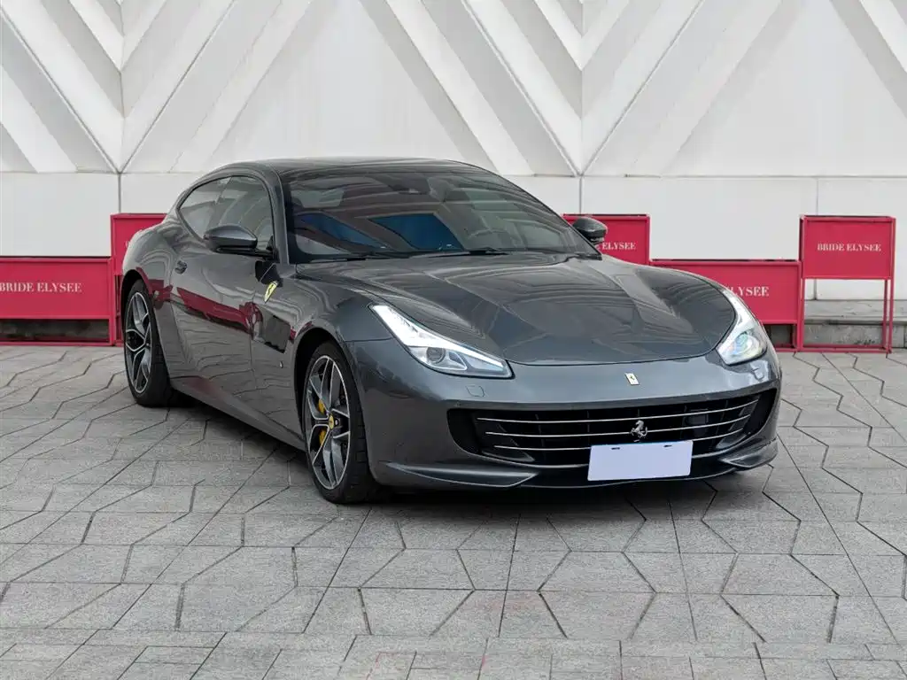 Ferrari GTC4Lusso 2017 3.9T V8 фото 3