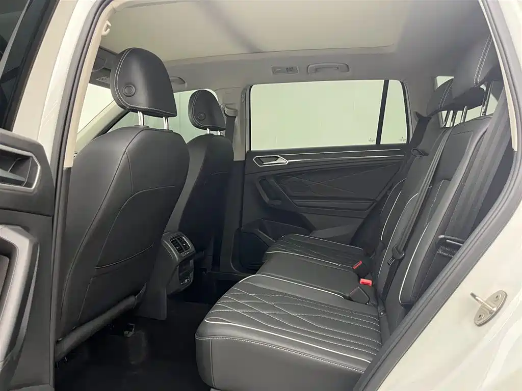 Volkswagen Tiguan L 2024 Outstanding 330TSI Auto 2WD R-Line Dragon Glory Edition фото 5