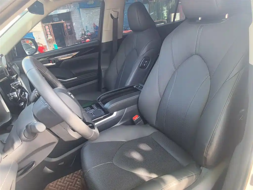 Toyota Highlander 2024 2.5L Smart Hybrid 4WD Luxury 7-seater фото 8