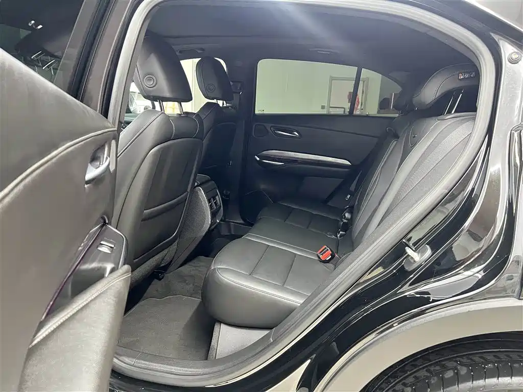 Cadillac XT4 2024 28T 2WD Premium фото 8