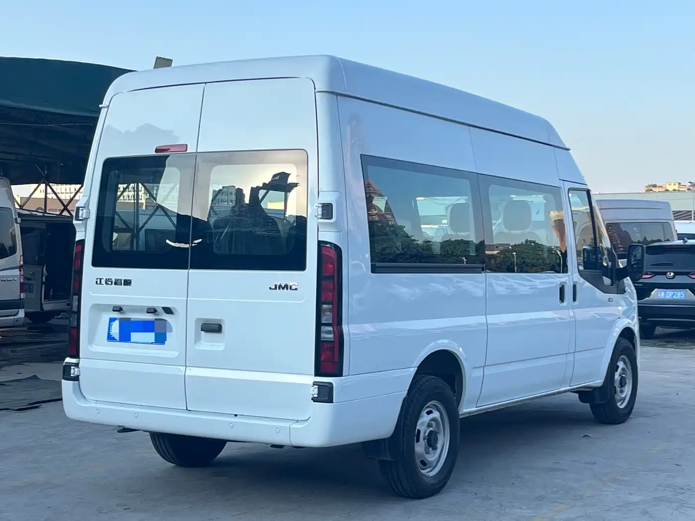 Jiangling JMC Fushun 2025 2025 Model 2.0T 6MT Diesel Medium Wheelbase Medium-High Roof Commercial MPV 7 Seats