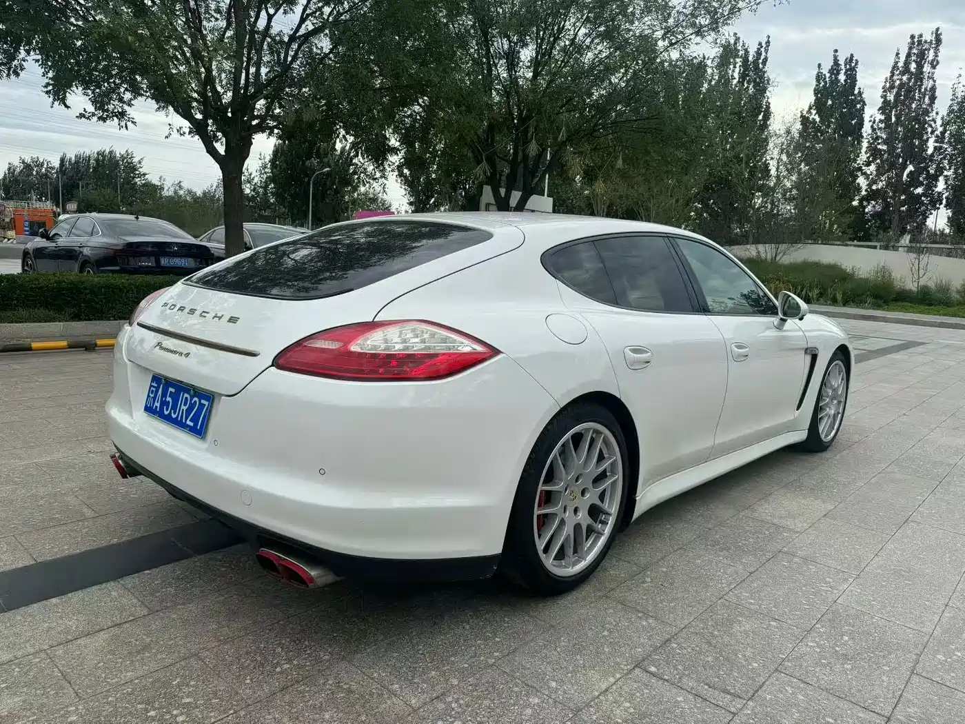 Porsche Panamera 2013 Panamera 4 Platinum Edition 3.6L фото 8