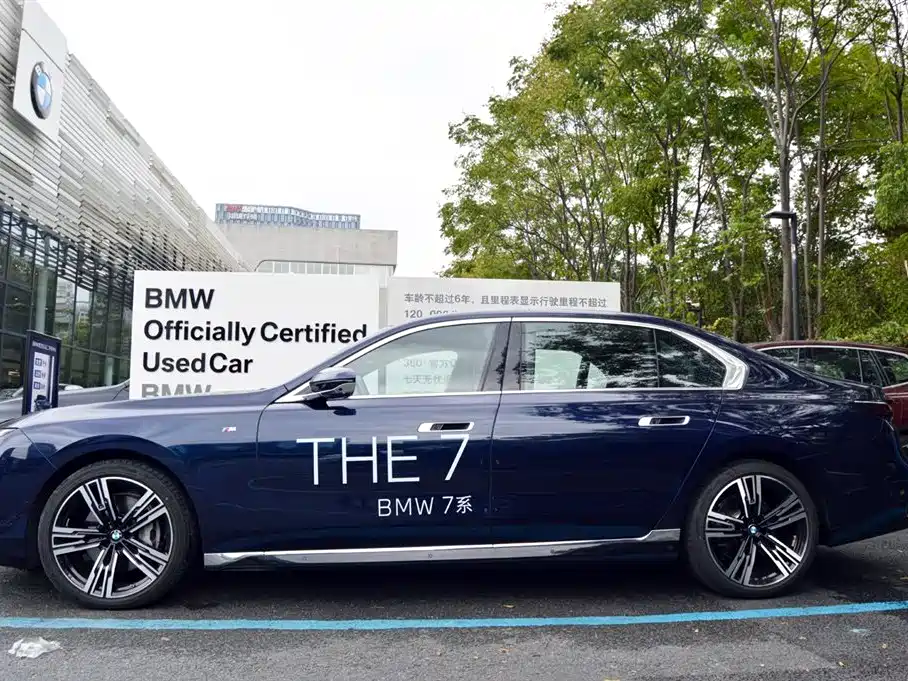 BMW 7 Series 2023 740Li Exclusive M Sport Package фото 3