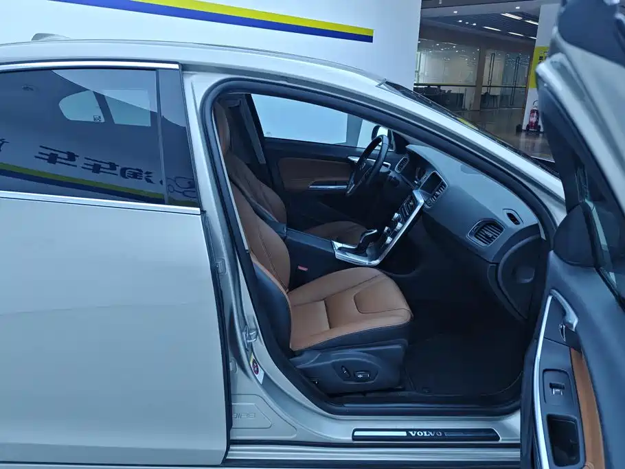 Фото 8 - Volvo S60