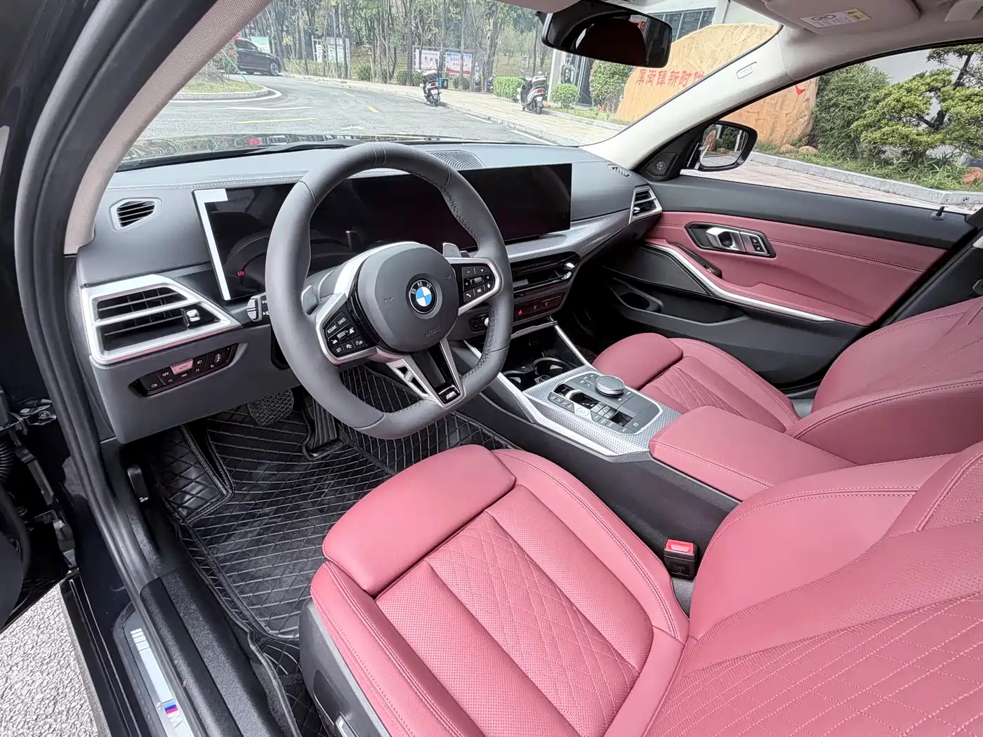 BMW 3 Series 2025 330Li M Sport Night Edition фото 4