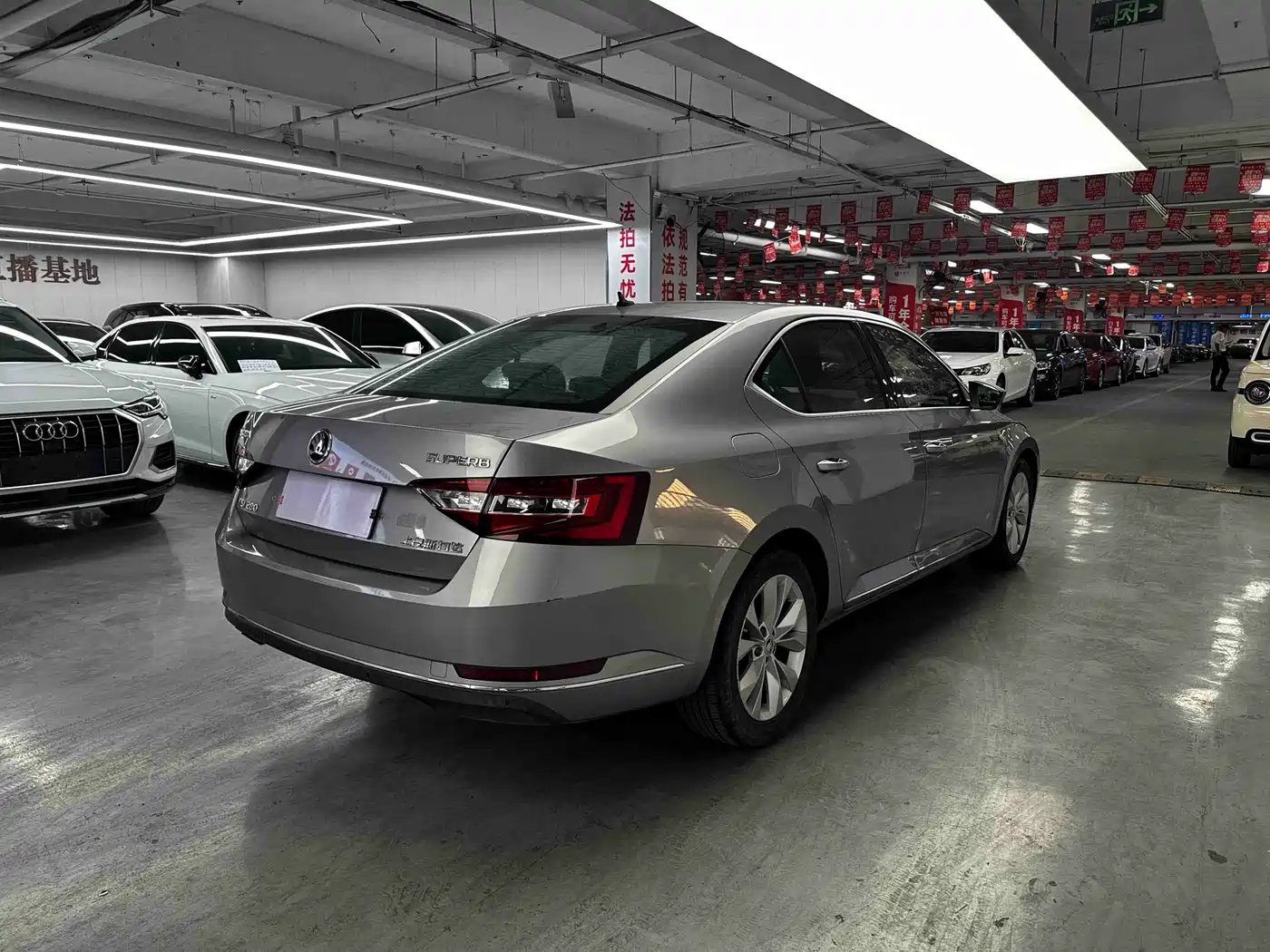 Škoda Superb 2016 TSI280 DSG Pioneer Edition фото 8