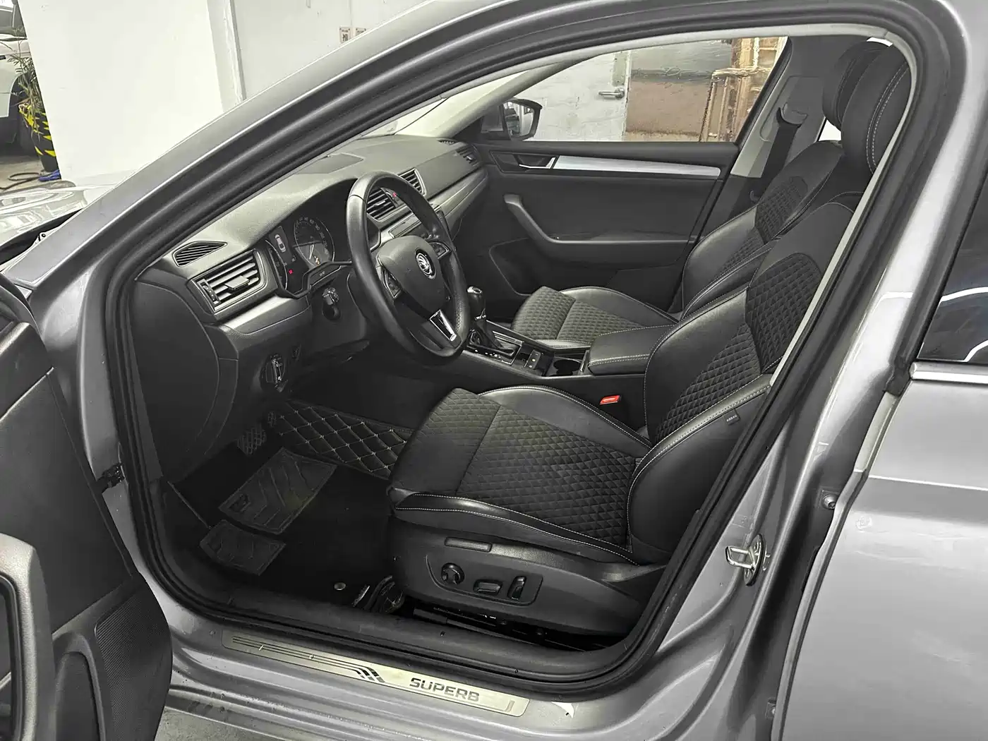 Škoda Superb 2016 TSI280 DSG Pioneer Edition фото 4