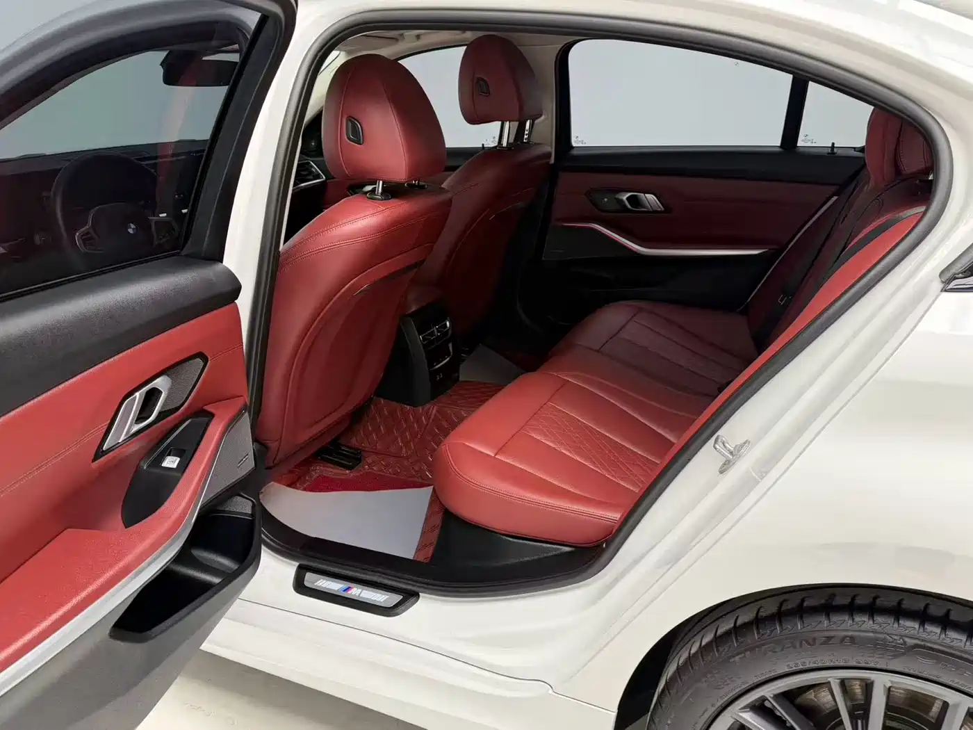 BMW 3 Series 2024 325Li M Sport Shadowline Package фото 13