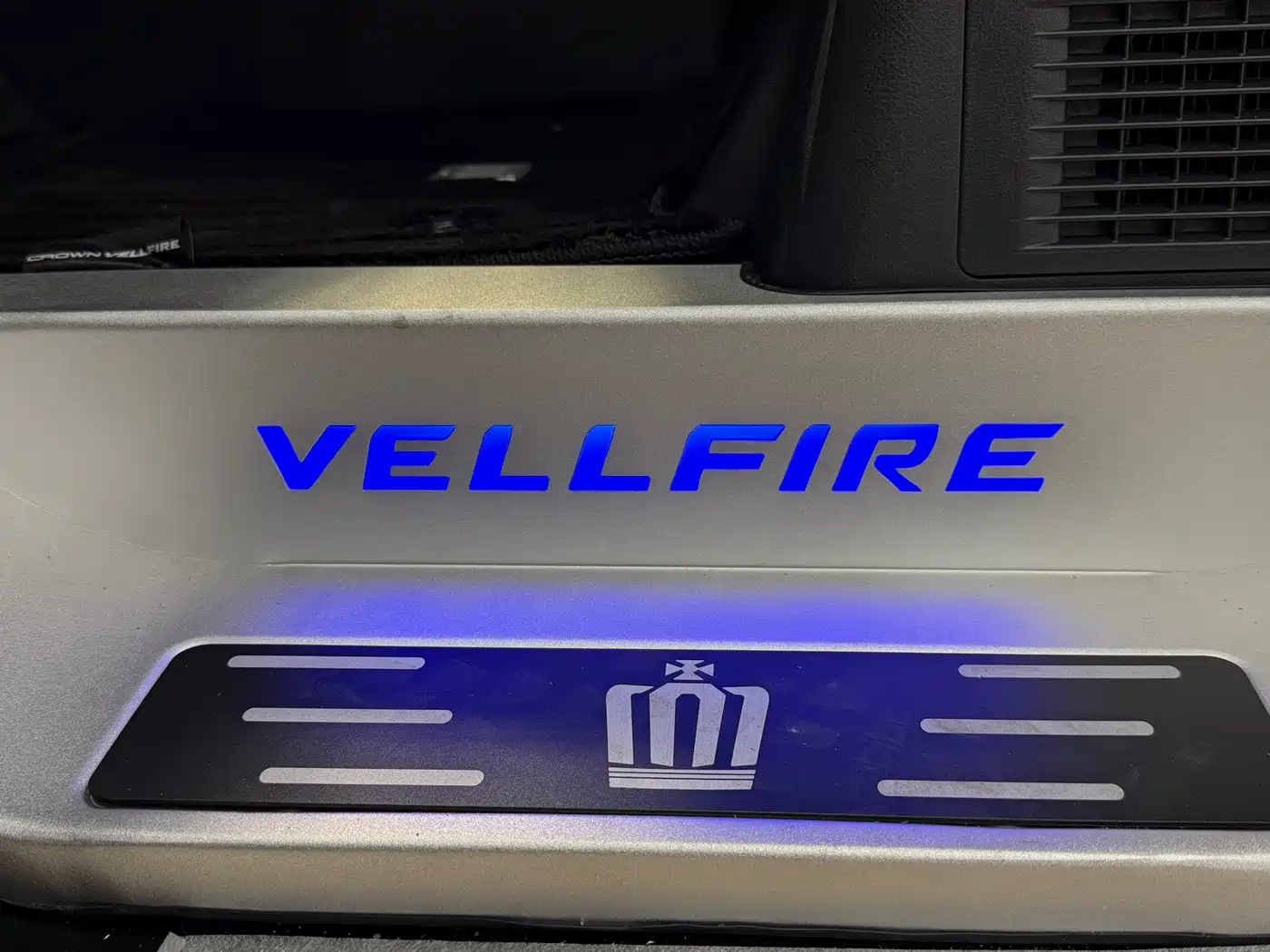 Toyota Vellfire 2025 Crown Hybrid 2.5L Ink Gold Executive Edition фото 25