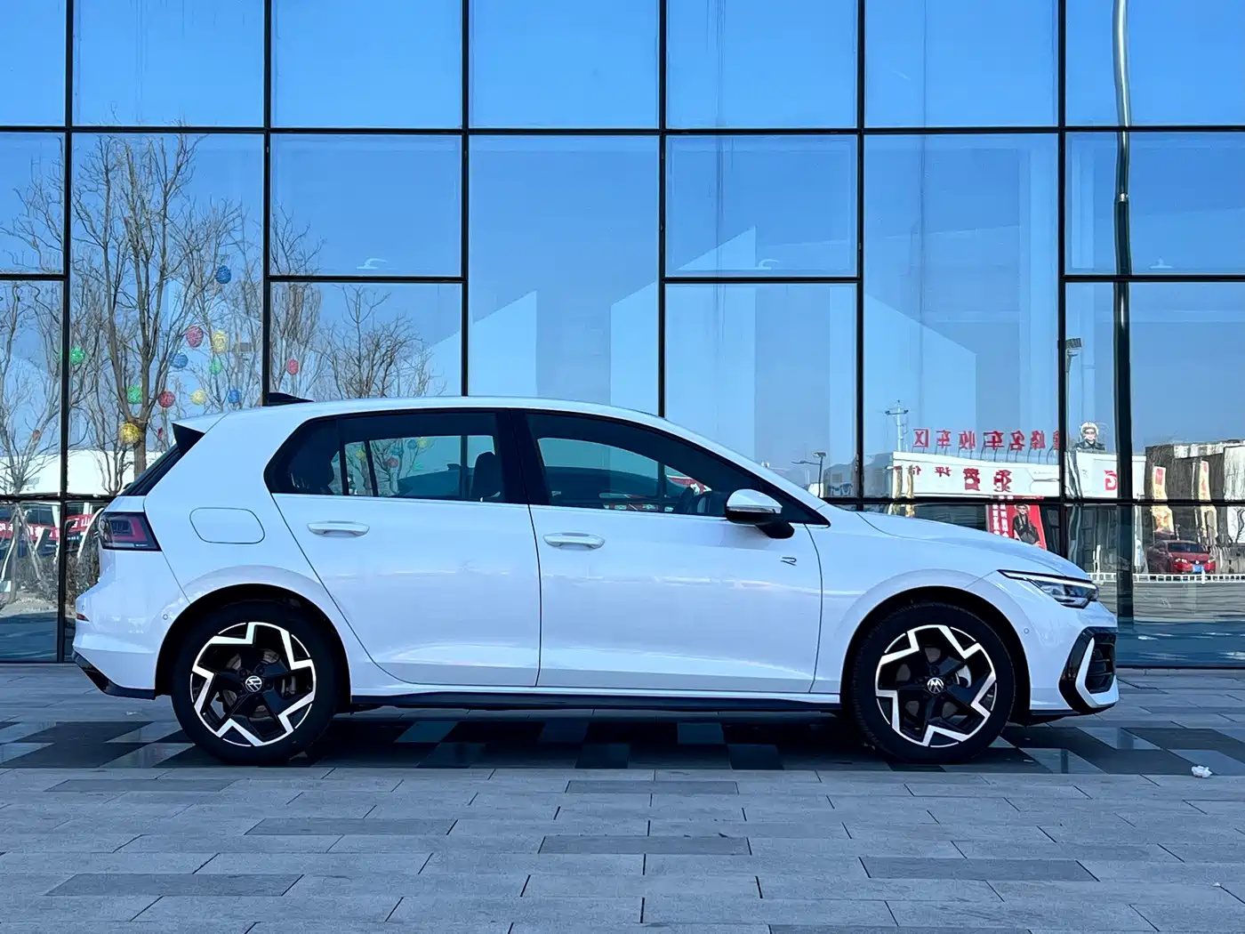 Volkswagen Golf 2025 Facelift 300TSI R-Line фото 4