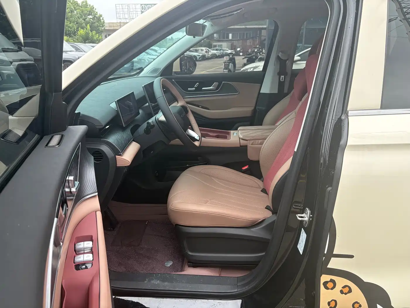 Chery Tiggo 8L 2025 2025 Model Year 2.0T 2WD Rainbow Edition 5-Seater
