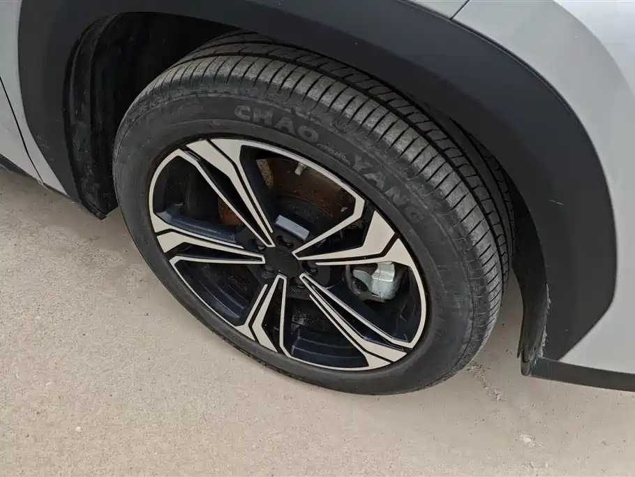 Geely Galaxy Galaxy L7 2025 EM-i 115km Explorer+ Edition фото 6