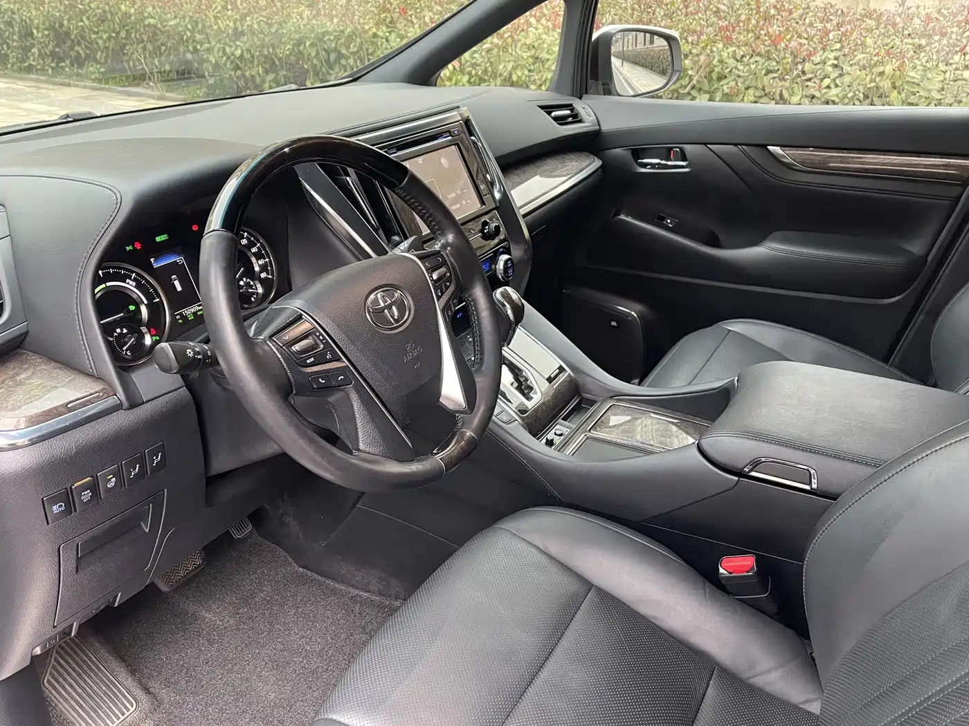 Toyota Vellfire 2019 Hybrid 2.5L HV Premium Edition фото 8
