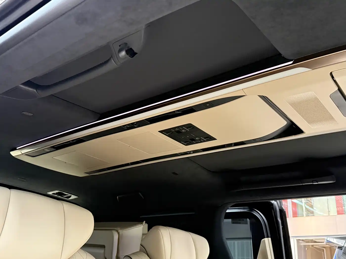 Toyota Vellfire 2025 Crown Hybrid 2.5L Ink Gold Executive Edition фото 22