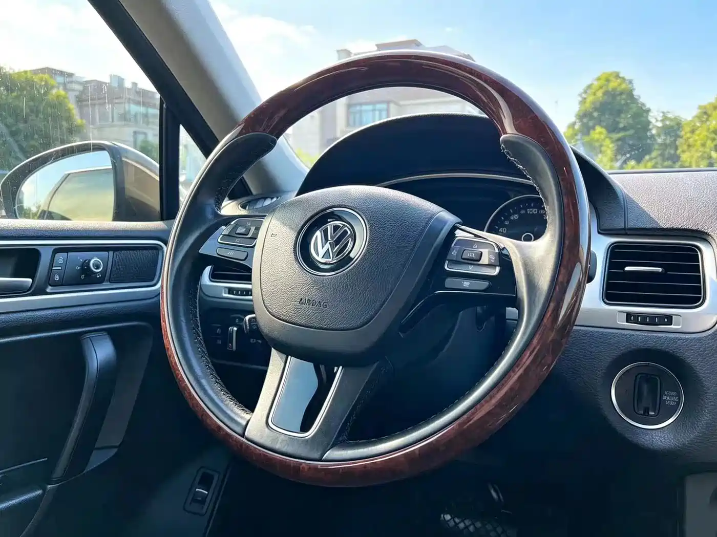 Volkswagen Touareg 2011 3.0TSI Premium фото 12