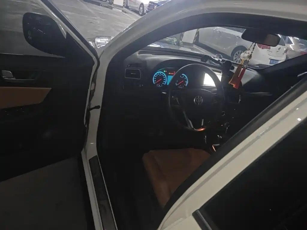 Zhonghua V5 2016 2016 1.5T Automatic 2WD Smart