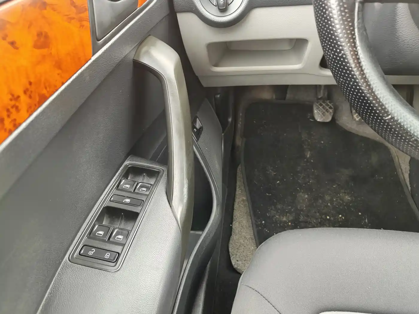 Škoda Rapid 2015 1.4L Manual Joy Selection фото 11