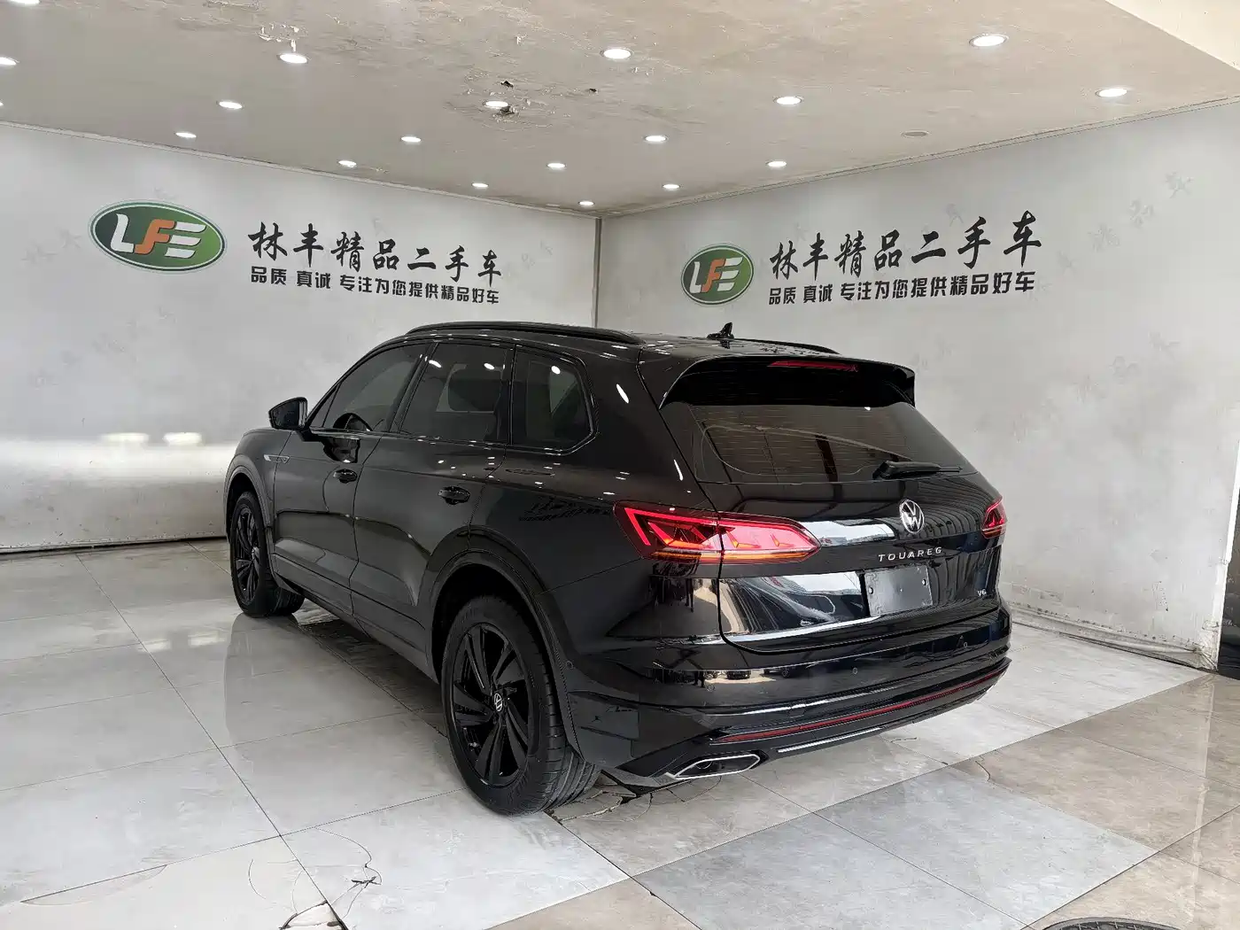 VOLKSWAGEN TOUAREG