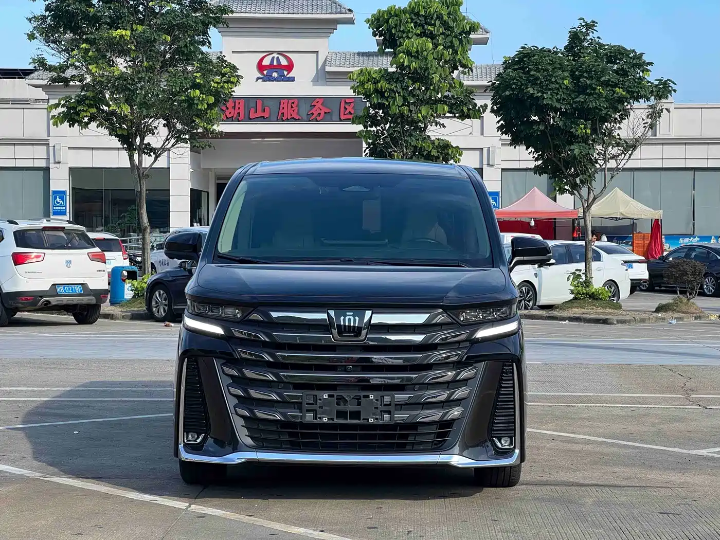 Toyota Vellfire 2024 Crown Hybrid 2.5L Executive Premium Edition фото 2