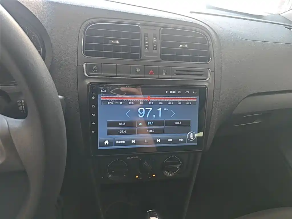 Volkswagen Polo 2018 1.5L Auto Safe Drive фото 13