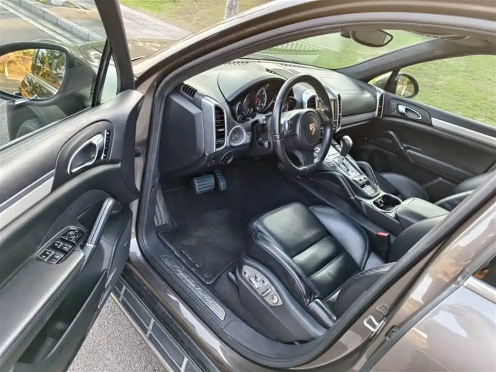 Porsche Cayenne 2011 Cayenne Turbo 4.8T фото 10