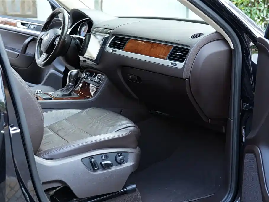 Volkswagen Touareg 2014 3.0TSI New Edge Edition фото 24