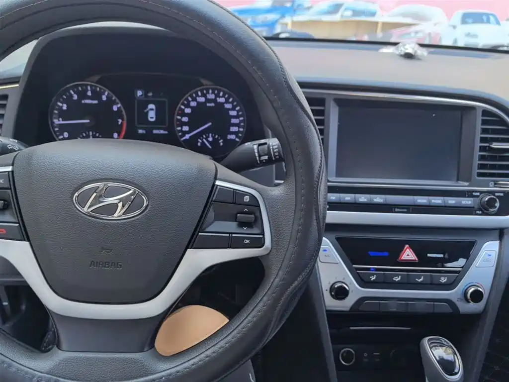 Hyundai Elantra 2016 Model 1.6L Automatic Smart Elite фото 10