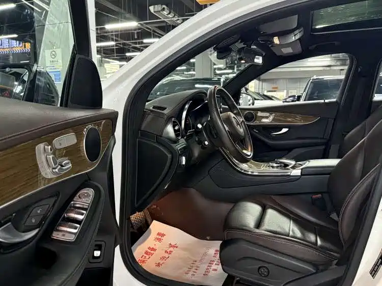 Mercedes-Benz GLC Coupe 2019 GLC 260 4MATIC Coupe SUV фото 8