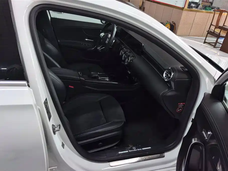 Mercedes-Benz A-Class 2019 A 200 L Sport Sedan фото 8
