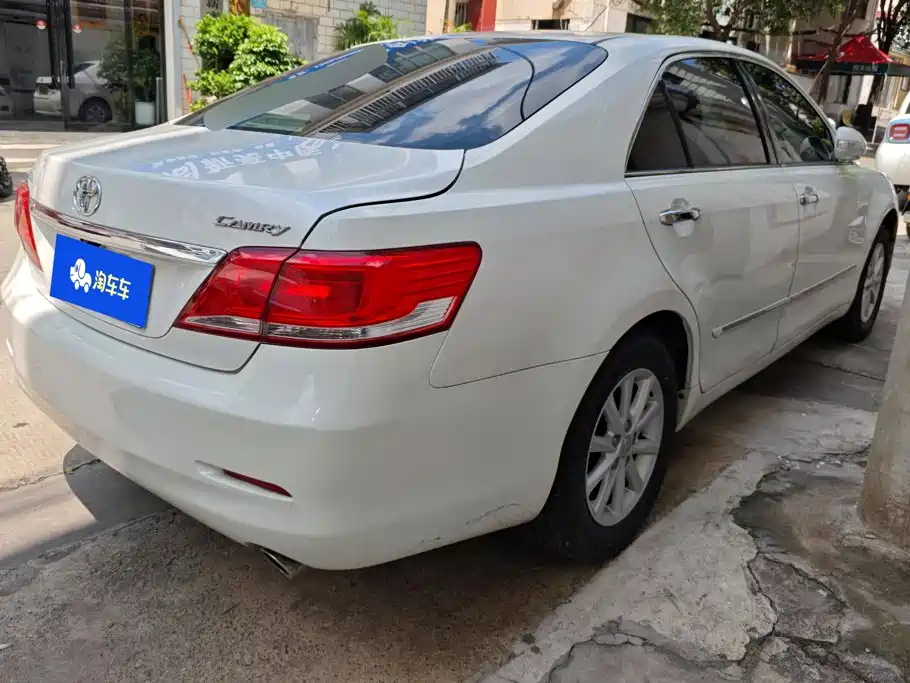 Фото 3 - Toyota Camry