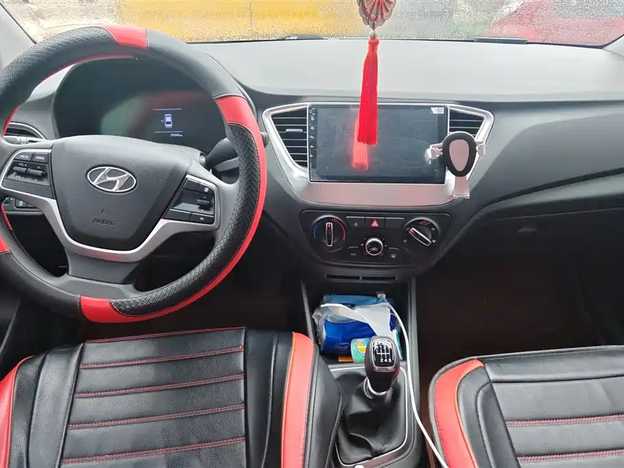 Hyundai Verna 2020 1.4L Manual GLS Cool Edition фото 12