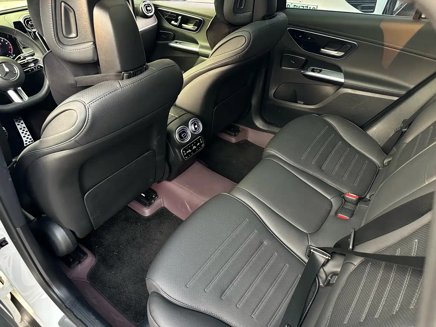 Mercedes-Benz GLC 2023 GLC 260 L 4MATIC Luxury 5-Seater фото 11