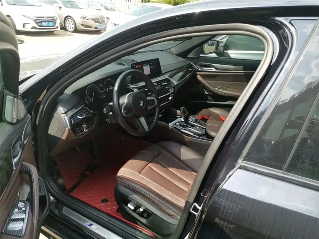 BMW 5 Series 2019 525Li M Sport Package фото 16