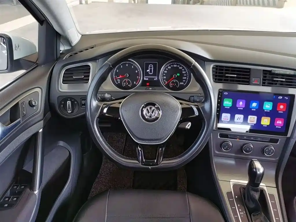 Volkswagen Golf 2016 1.6L Automatic Comfort фото 11