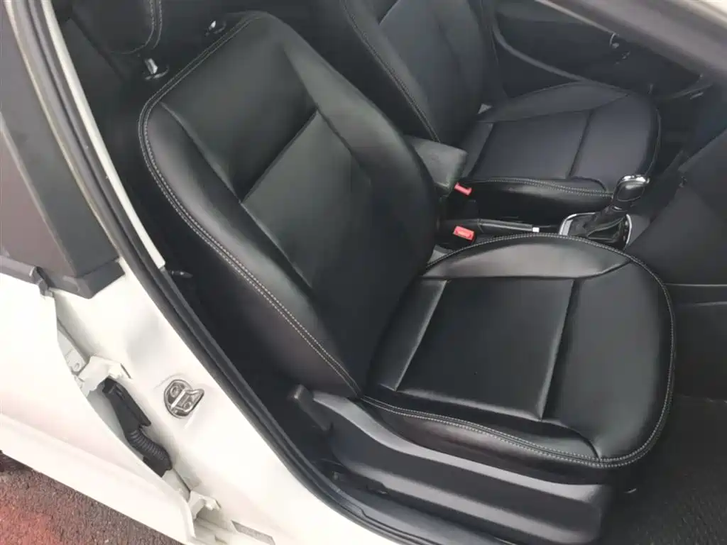 Volkswagen Polo 2016 1.6L Automatic Comfort фото 25