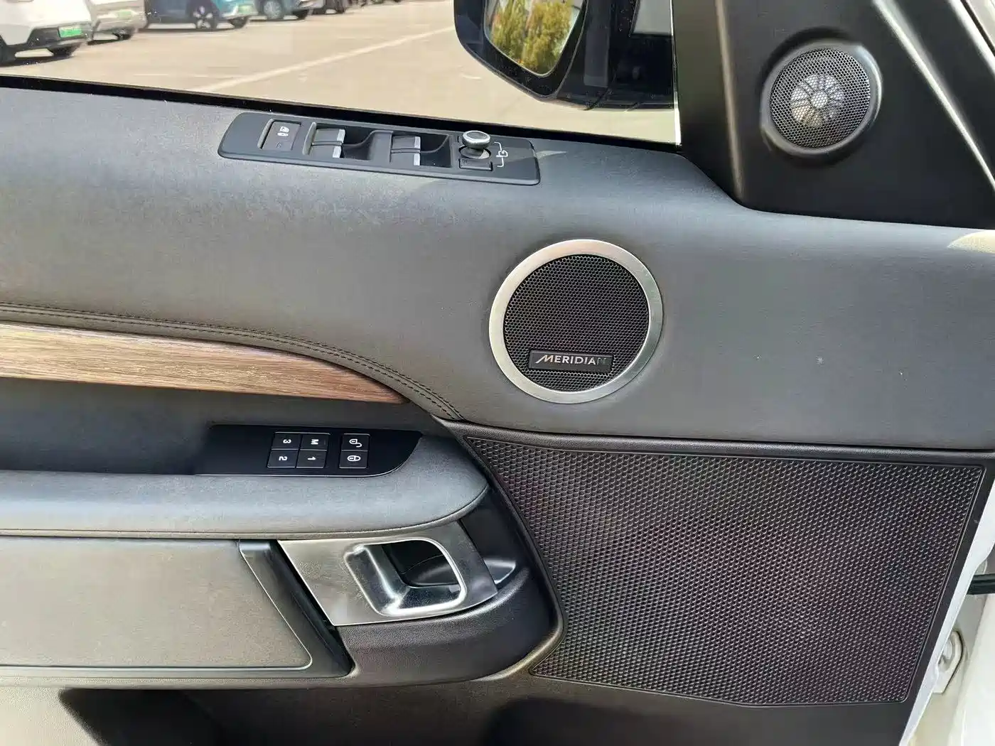 Land Rover Discovery 2018 3.0 SC V6 HSE фото 7