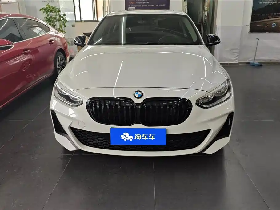 BMW 1 Series 2022 120i M Sport Shadow Edition фото 2