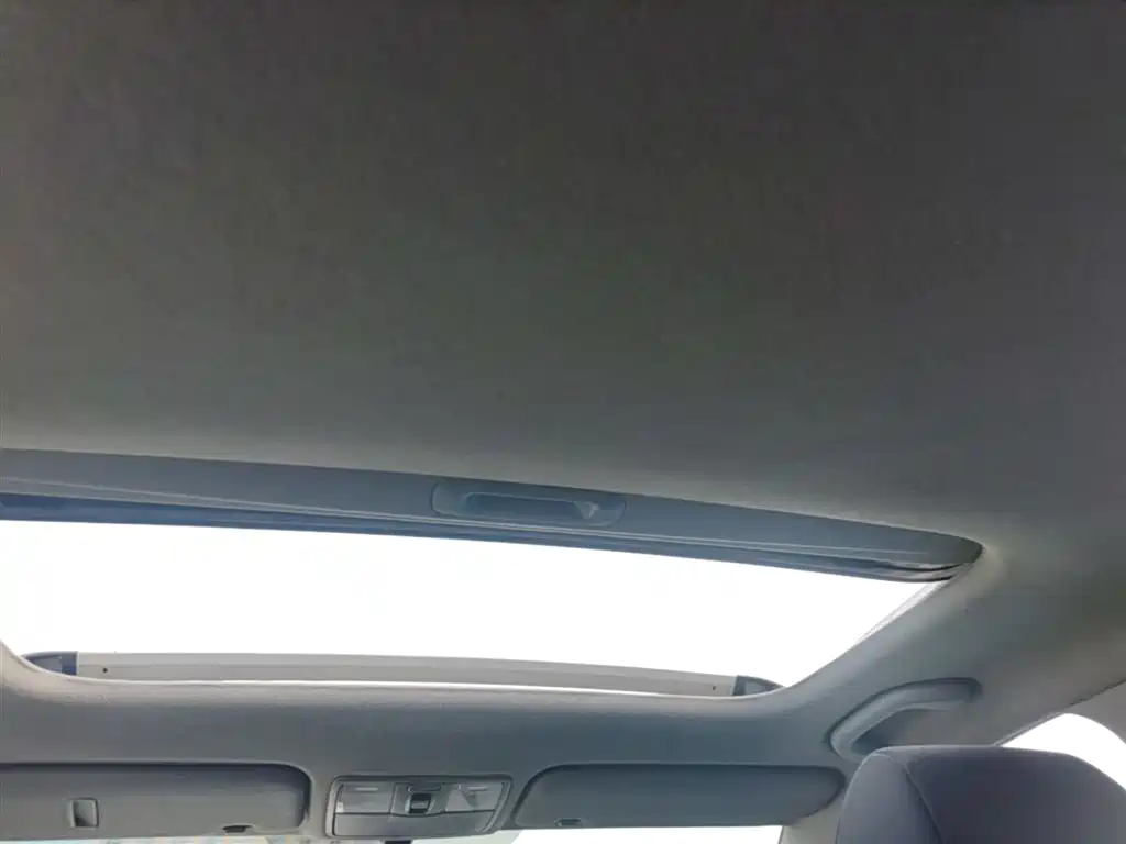 Hyundai Reina 2014 Model 1.4L Automatic GLX фото 18