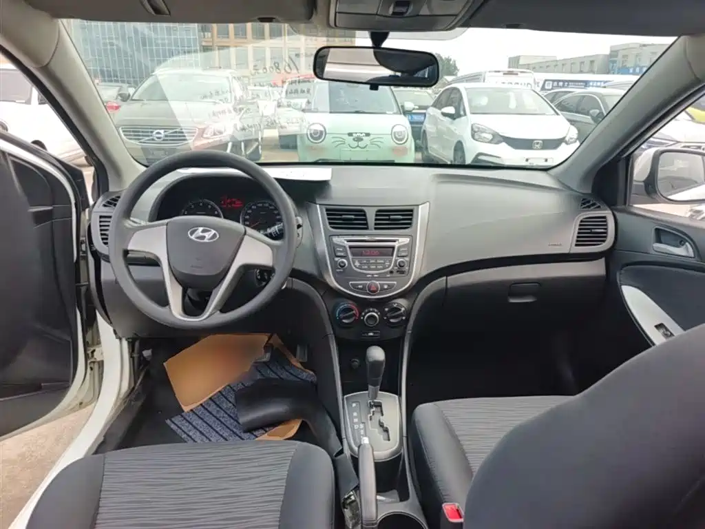 Hyundai Reina 2014 Model 1.4L Automatic GLX фото 10