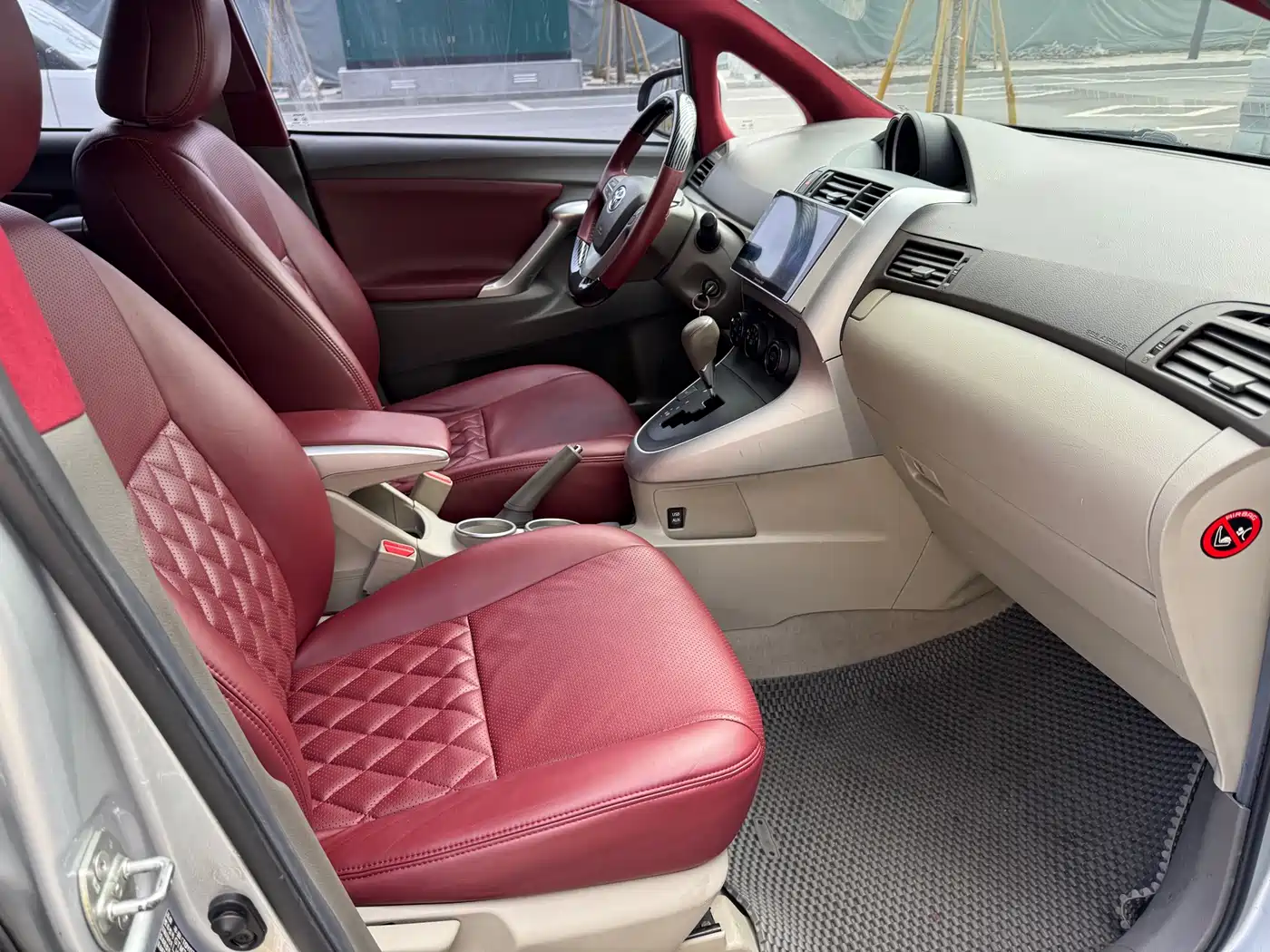 Toyota E'Z 2014 Xingyao 180E CVT Elite фото 7