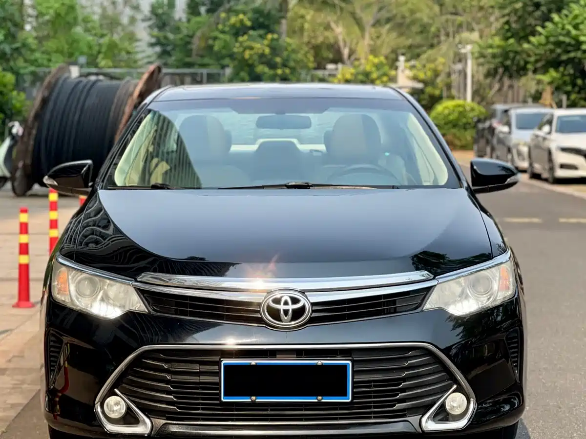 Toyota Camry 2016 2.0E 10th Anniversary Elite Edition фото 2