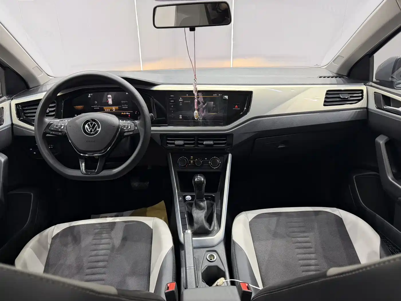 Volkswagen Polo 2023 Plus 1.5L Automatic Colorful Tech Edition фото 13