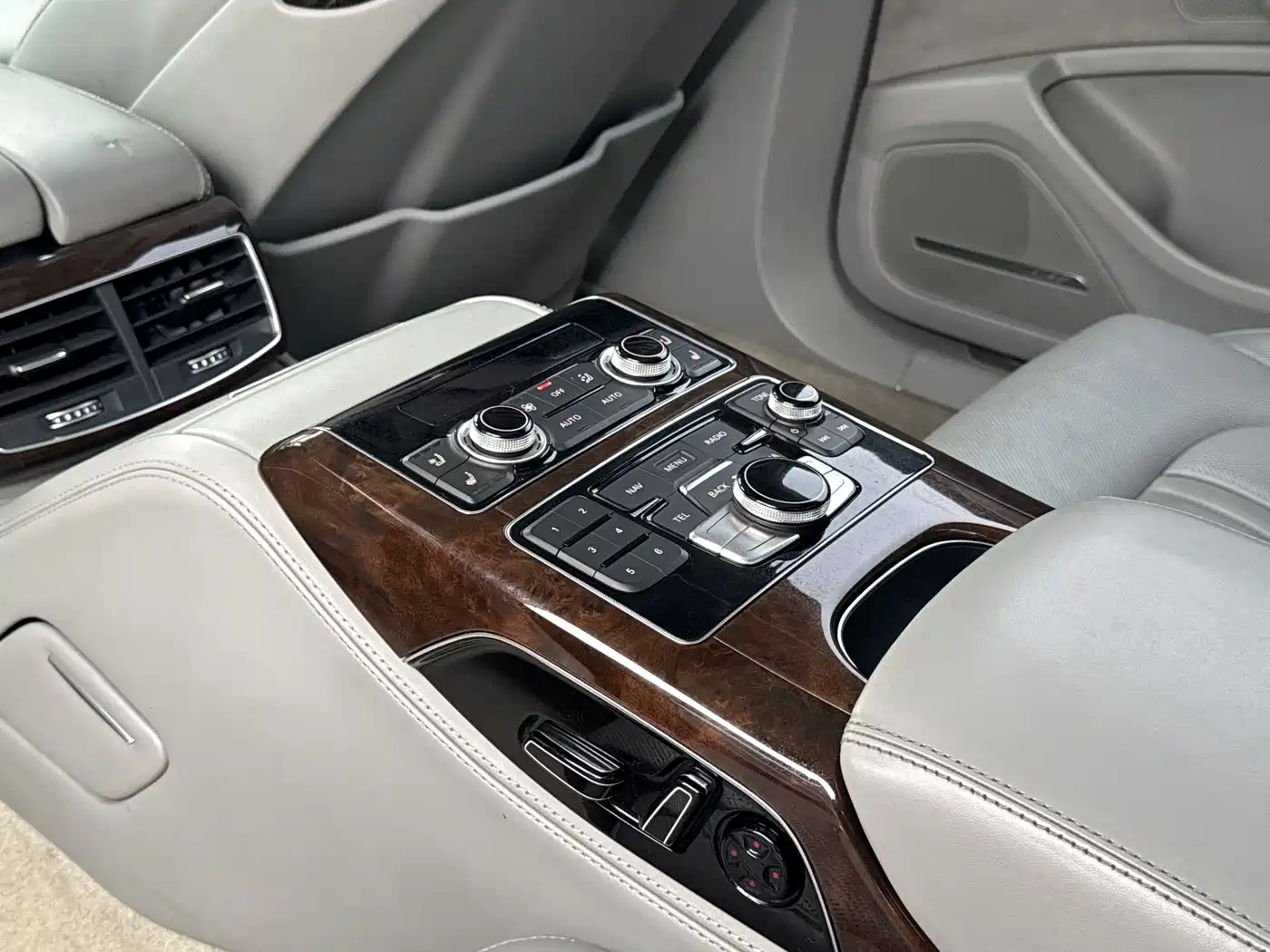 Audi A8 2013 A8L 45 TFSI quattro Luxury фото 9