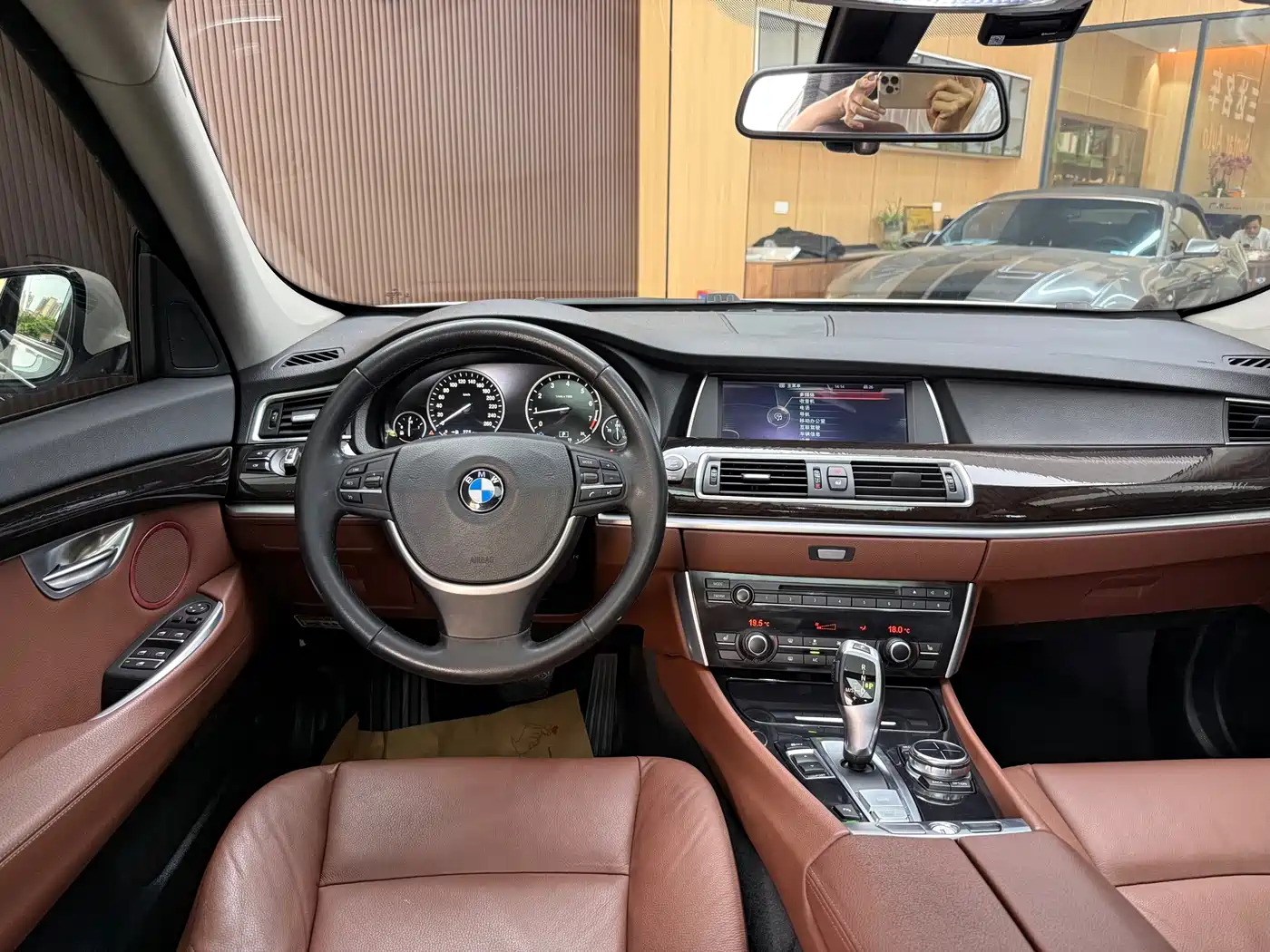 BMW 5 Series GT 2013 535i Elegance фото 22
