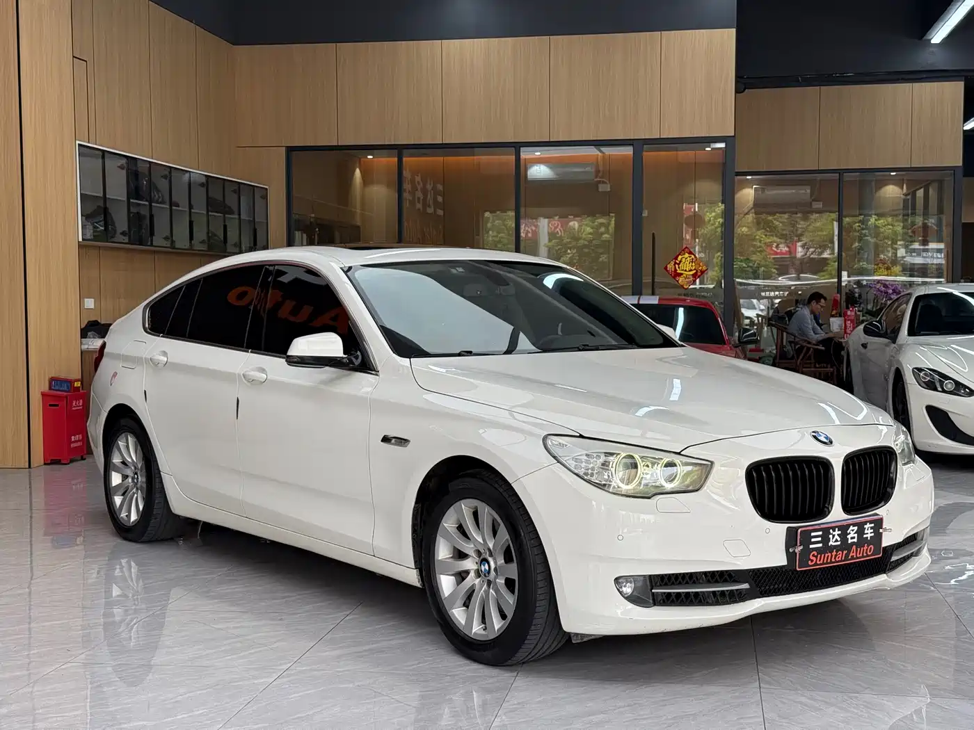 BMW 5 Series GT 2013 535i Elegance фото 3