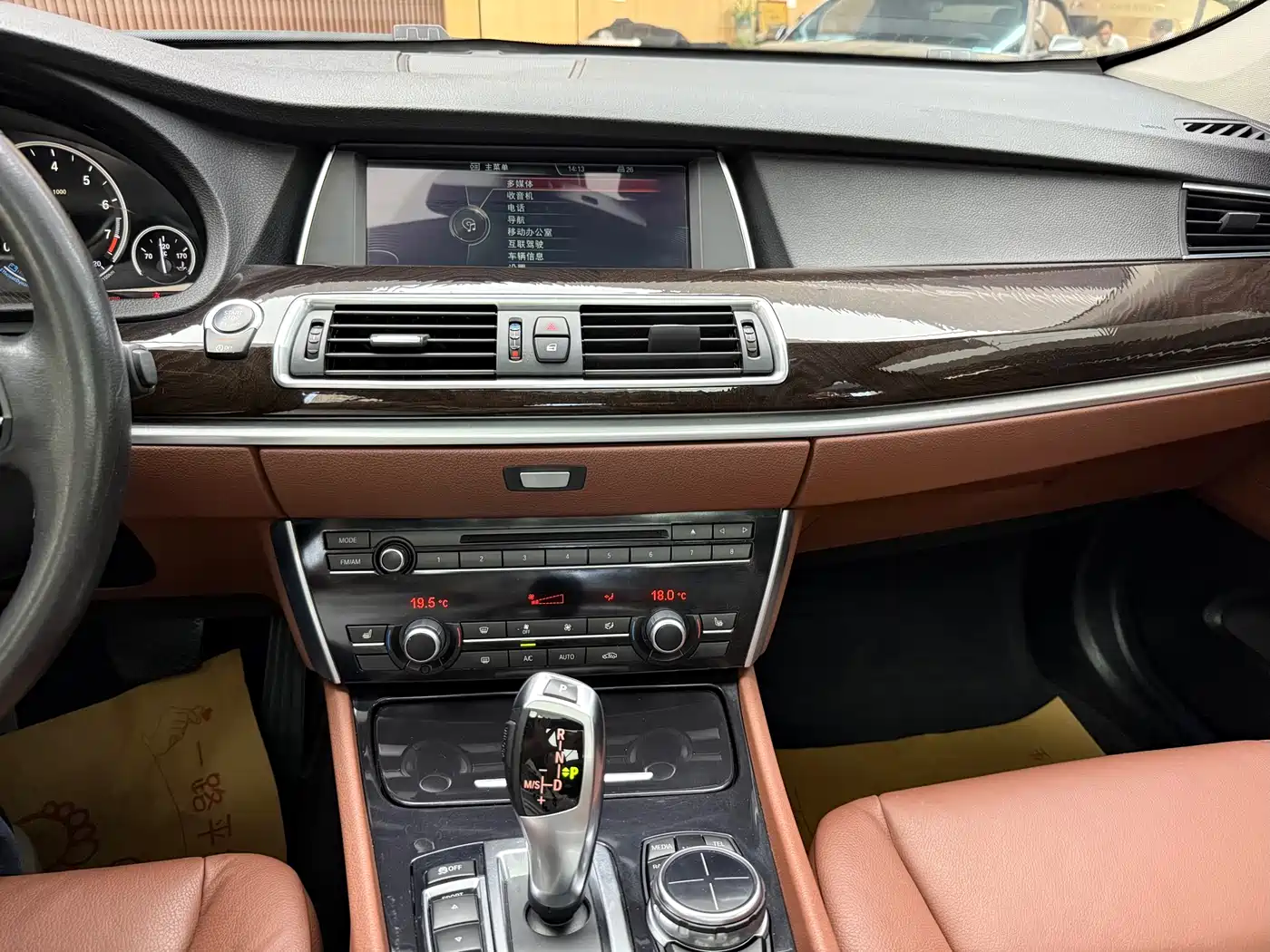 BMW 5 Series GT 2013 535i Elegance фото 15