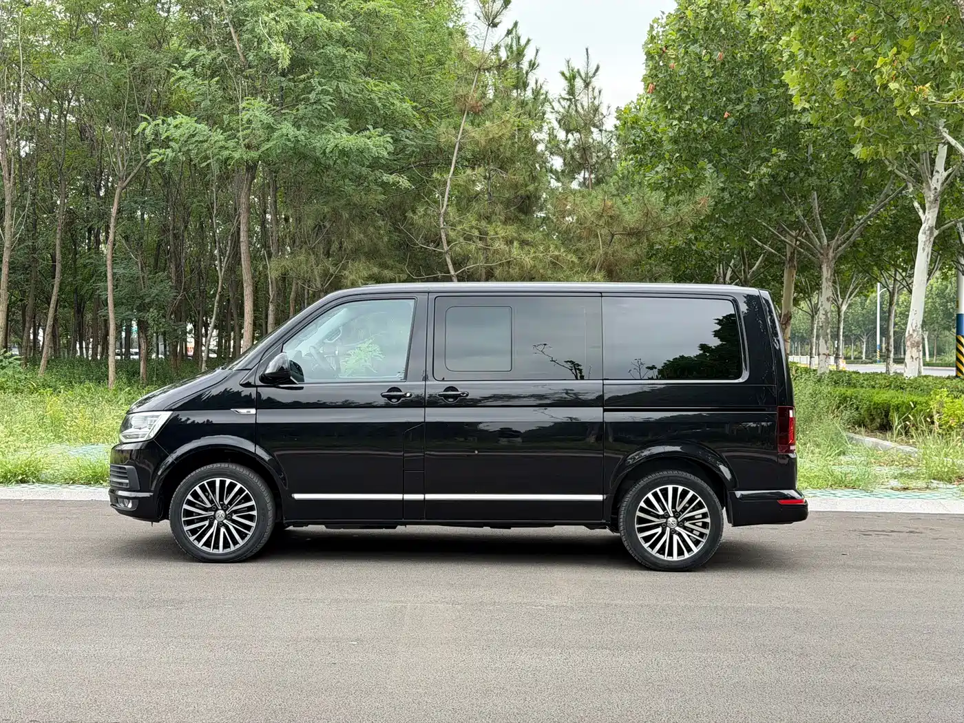 Volkswagen Multivan 2017 2018 2.0TSI 4WD Premium Edition 7-Seater