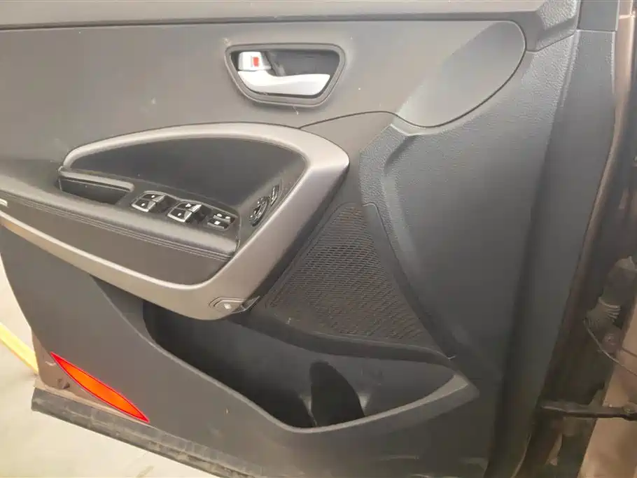 Hyundai Santa Fe 2013 Model 2.4L Automatic 2WD Smart фото 7